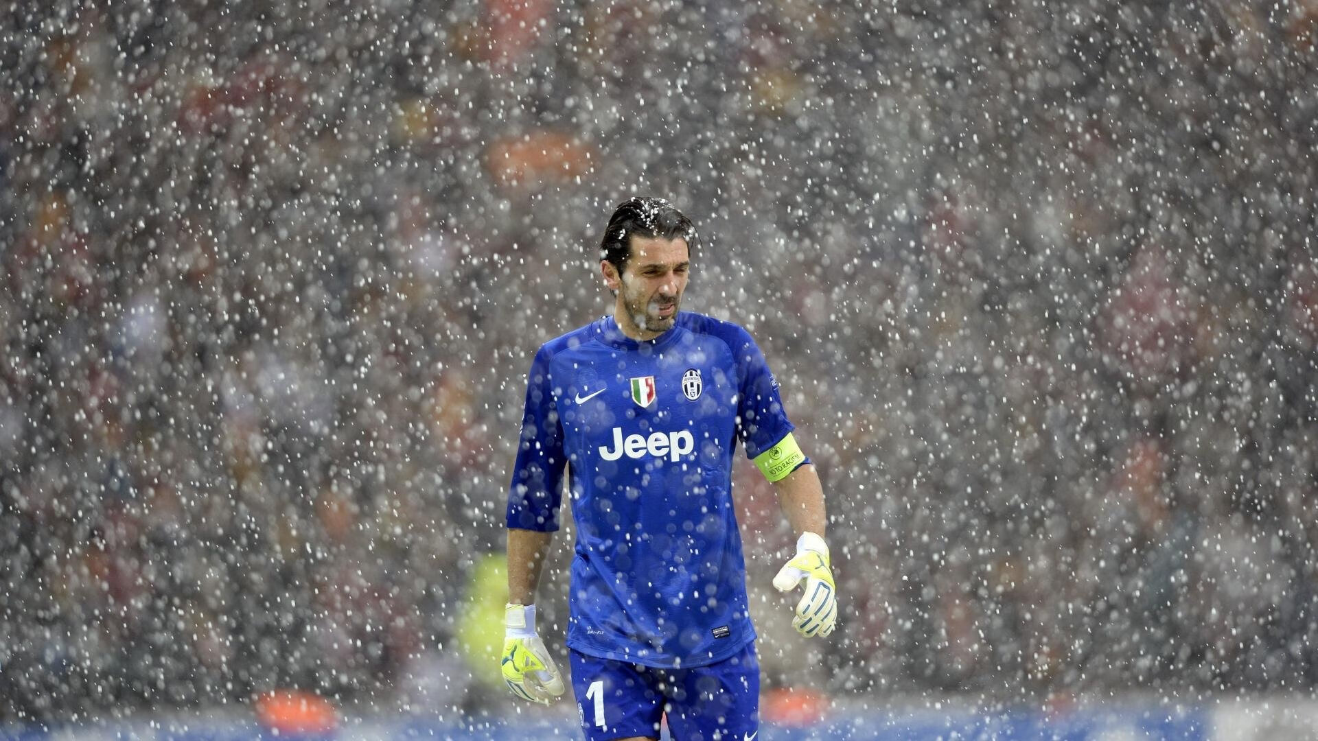 尼尔·巴特尔在比赛中的精准拦截，成袋鼠队防守利器，巴特尔硬抗奥尼尔